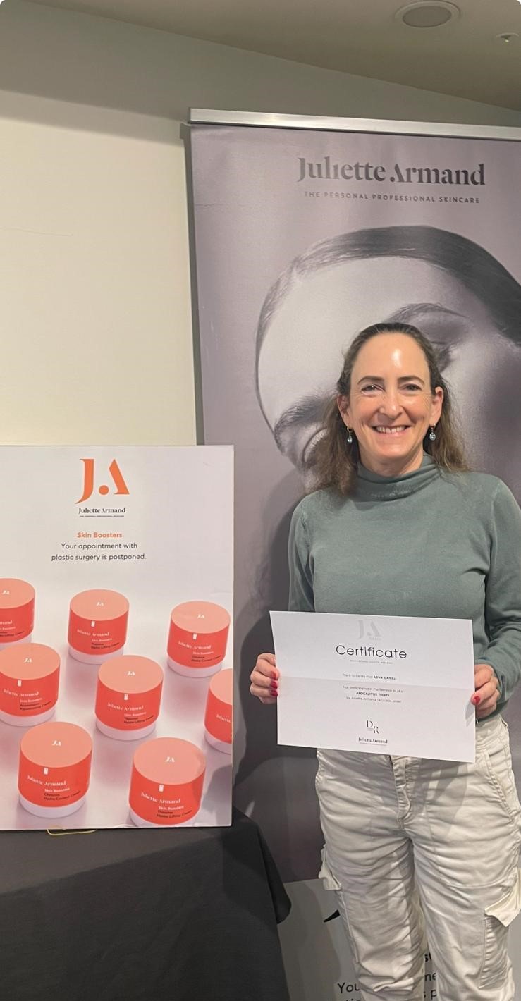 נקודות שחורות מסביב לעיניים - אדווה דניאלי