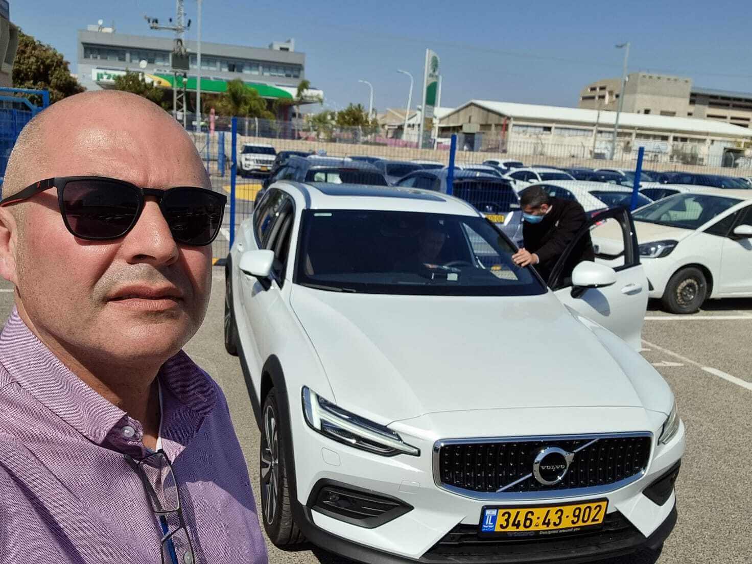 רכבים בליסינג או בקניה