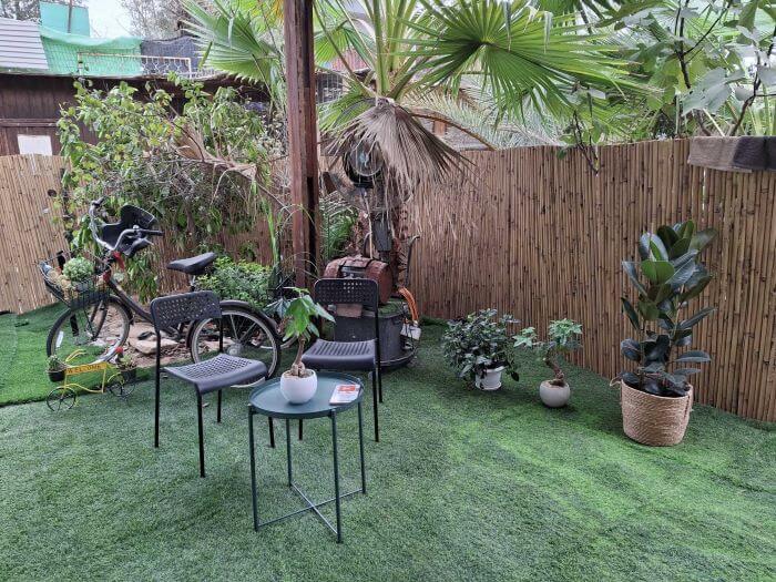 פינת המתנה במרחב מחוץ לקליניקה.jpg